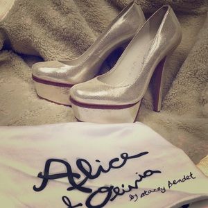 ⭐️Alice and Olivia Gold Heels
